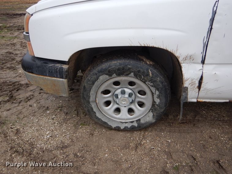 image for item DH6355 2005 Chevrolet Silverado 1500 Ext. Cab pickup truck