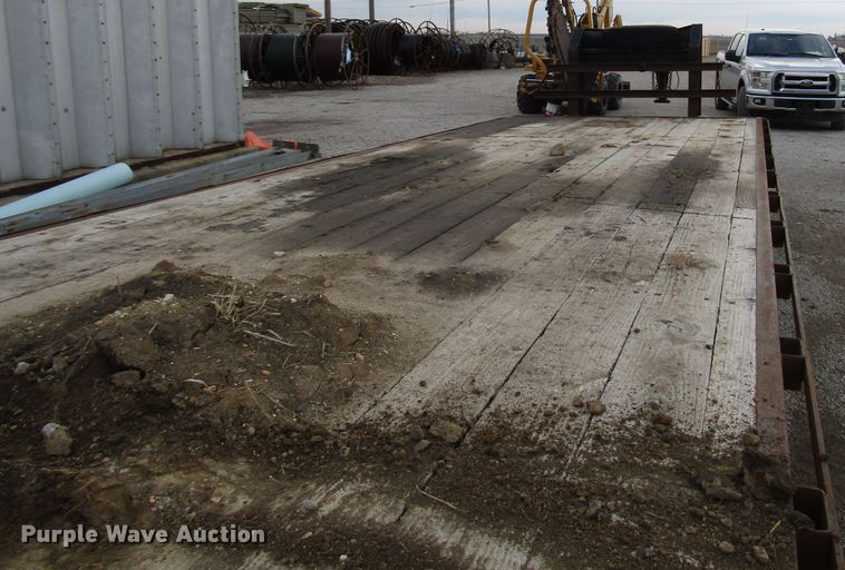 image for item DH8436 2004 Circle M equipment trailer