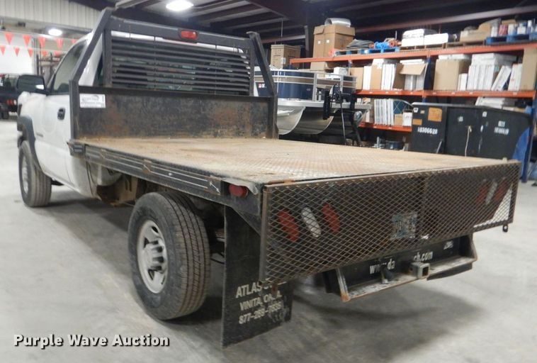 image for item DI2446 2006 Chevrolet Silverado 2500HD flatbed pickup truck