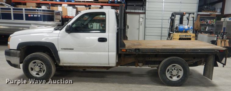 image for item DI2446 2006 Chevrolet Silverado 2500HD flatbed pickup truck
