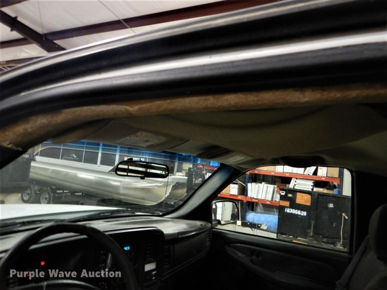 image for item DI2446 2006 Chevrolet Silverado 2500HD flatbed pickup truck