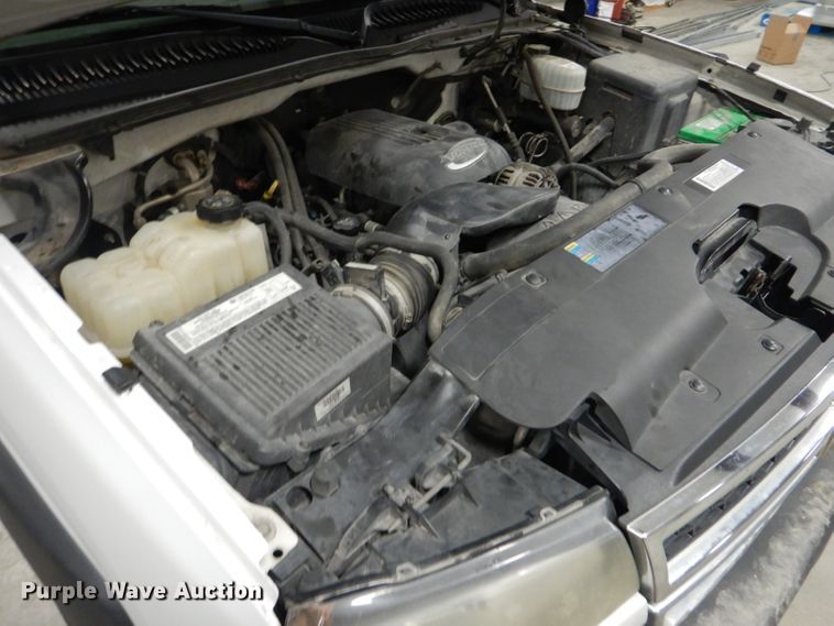 image for item DI2446 2006 Chevrolet Silverado 2500HD flatbed pickup truck