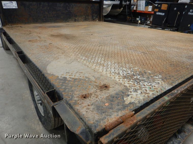 image for item DI2446 2006 Chevrolet Silverado 2500HD flatbed pickup truck