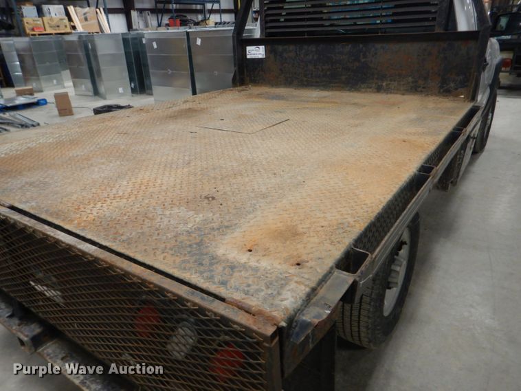 image for item DI2446 2006 Chevrolet Silverado 2500HD flatbed pickup truck