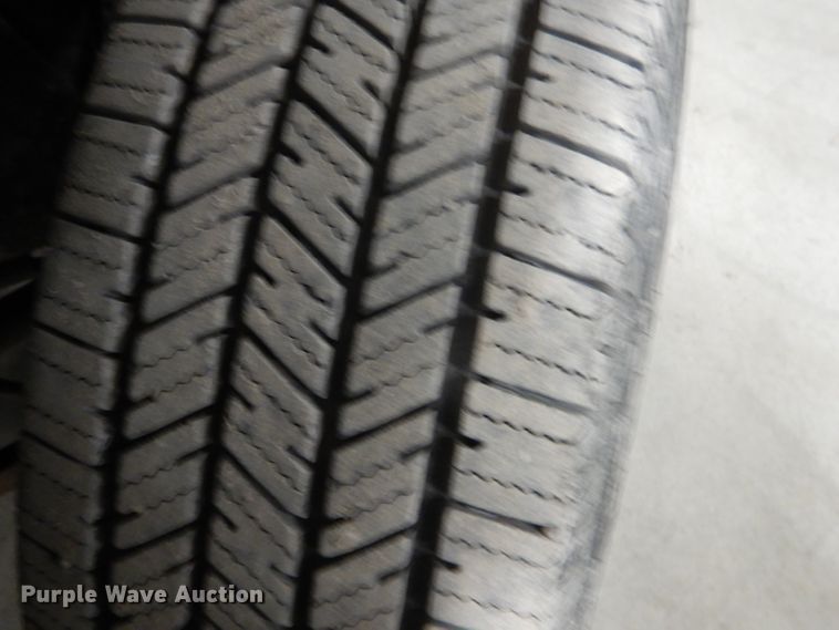 image for item DI2446 2006 Chevrolet Silverado 2500HD flatbed pickup truck