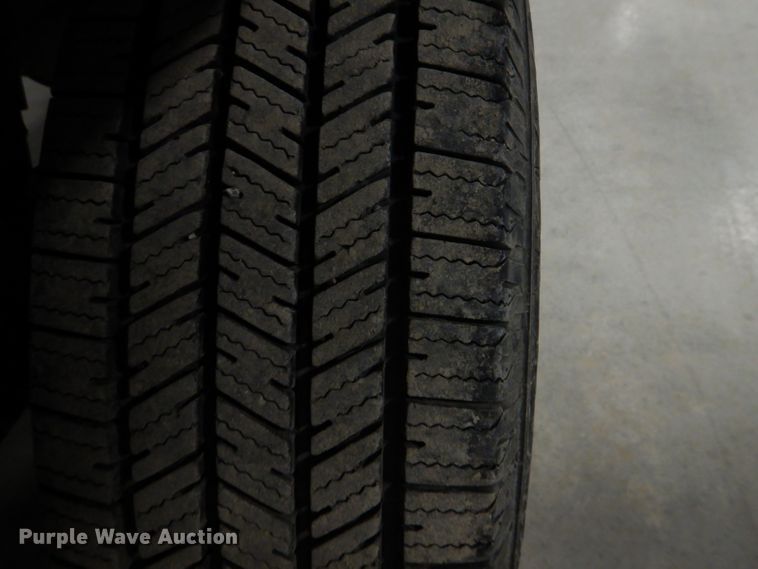 image for item DI2446 2006 Chevrolet Silverado 2500HD flatbed pickup truck