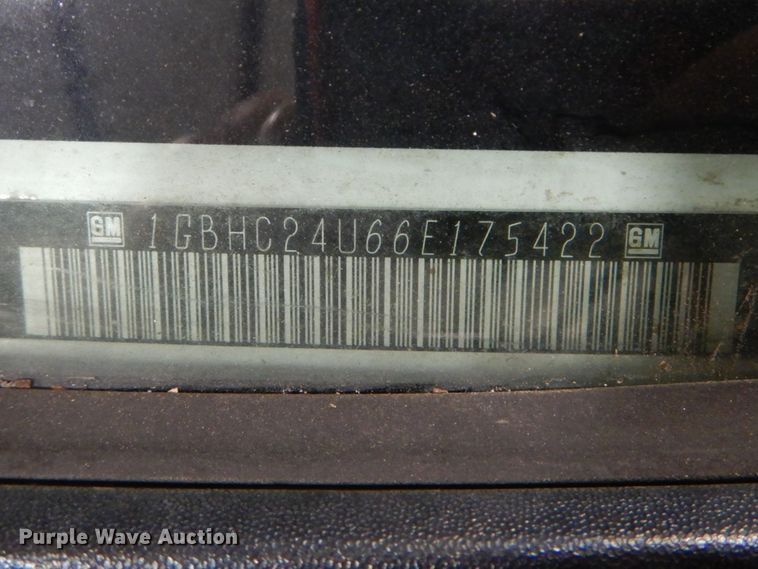 image for item DI2446 2006 Chevrolet Silverado 2500HD flatbed pickup truck