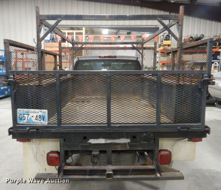 image for item DI2447 2007 Chevrolet Silverado 2500HD flatbed pickup truck