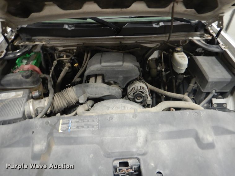 image for item DI2447 2007 Chevrolet Silverado 2500HD flatbed pickup truck