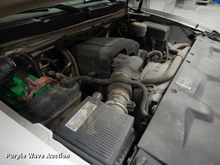 image for item DI2447 2007 Chevrolet Silverado 2500HD flatbed pickup truck