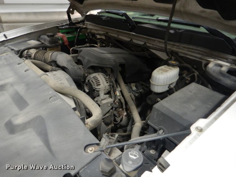 image for item DI2447 2007 Chevrolet Silverado 2500HD flatbed pickup truck