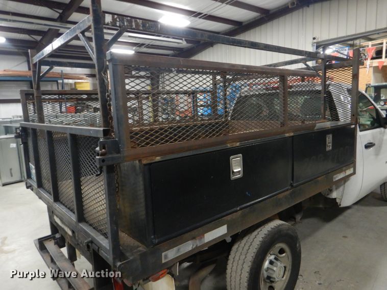 image for item DI2447 2007 Chevrolet Silverado 2500HD flatbed pickup truck