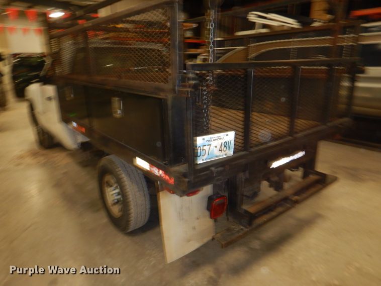 image for item DI2447 2007 Chevrolet Silverado 2500HD flatbed pickup truck