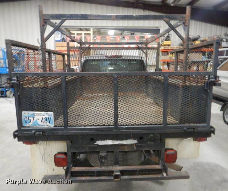 image for item DI2447 2007 Chevrolet Silverado 2500HD flatbed pickup truck