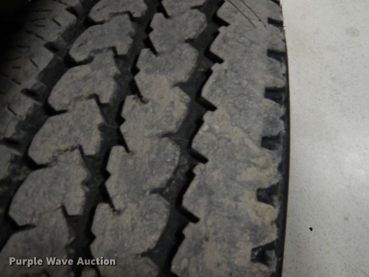 image for item DI2447 2007 Chevrolet Silverado 2500HD flatbed pickup truck