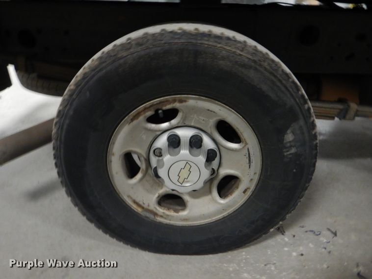 image for item DI2447 2007 Chevrolet Silverado 2500HD flatbed pickup truck