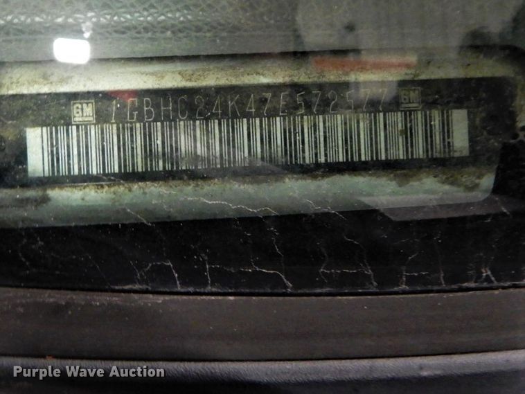 image for item DI2447 2007 Chevrolet Silverado 2500HD flatbed pickup truck