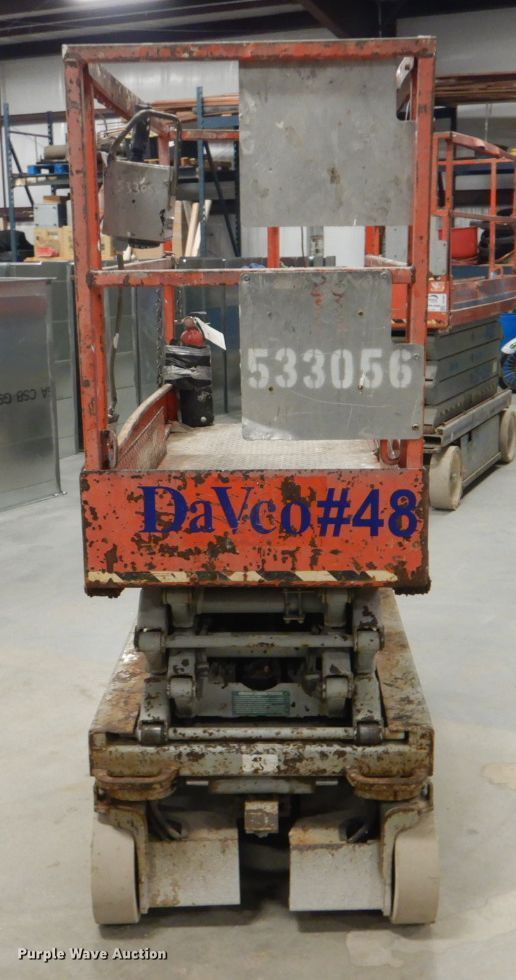image for item DI2448 2004 Skyjack SJIII 3219 scissor lift