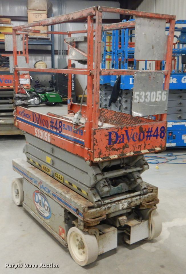 image for item DI2448 2004 Skyjack SJIII 3219 scissor lift