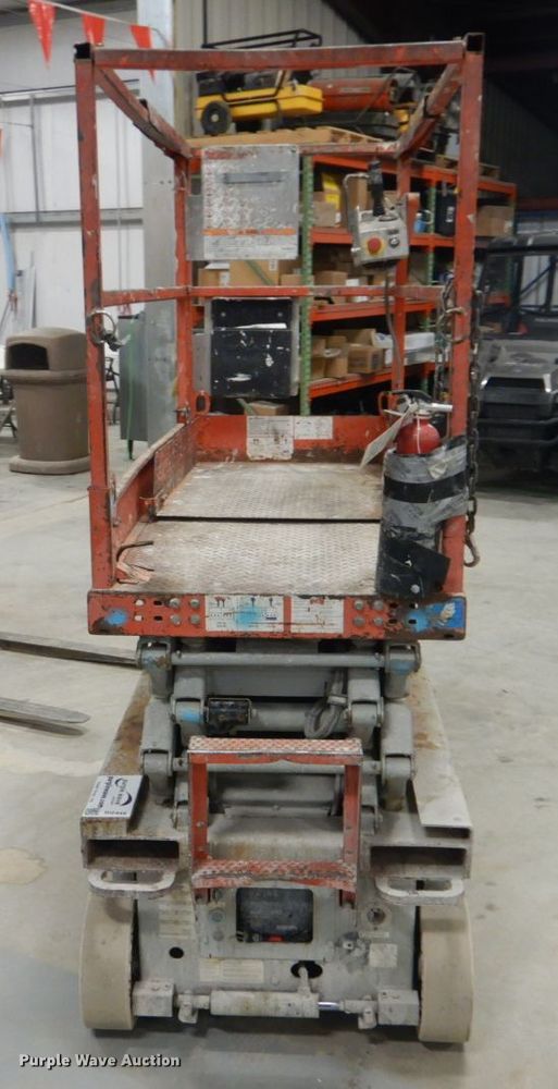 image for item DI2448 2004 Skyjack SJIII 3219 scissor lift