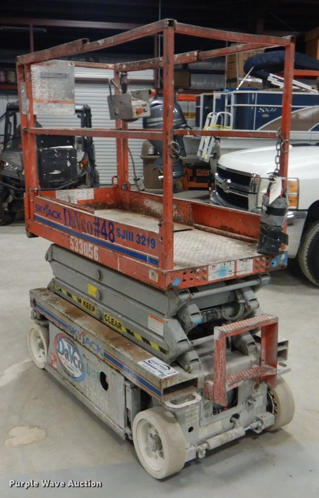 image for item DI2448 2004 Skyjack SJIII 3219 scissor lift