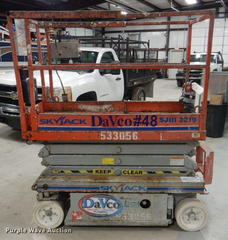 image for item DI2448 2004 Skyjack SJIII 3219 scissor lift