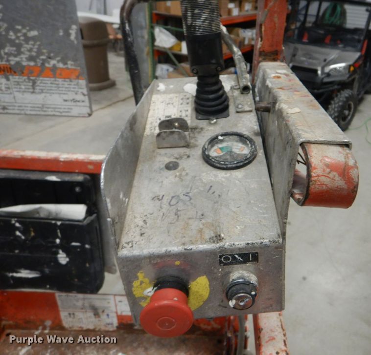 image for item DI2448 2004 Skyjack SJIII 3219 scissor lift