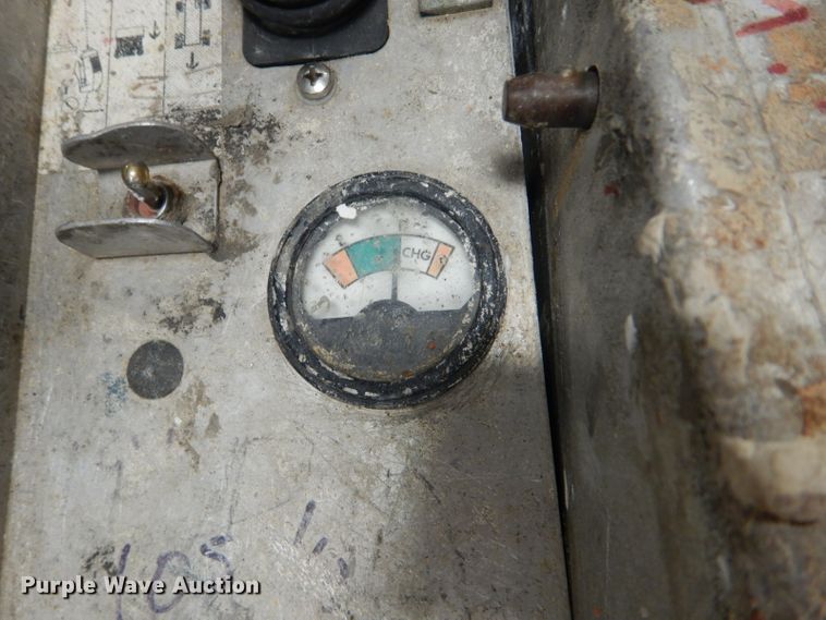 image for item DI2448 2004 Skyjack SJIII 3219 scissor lift