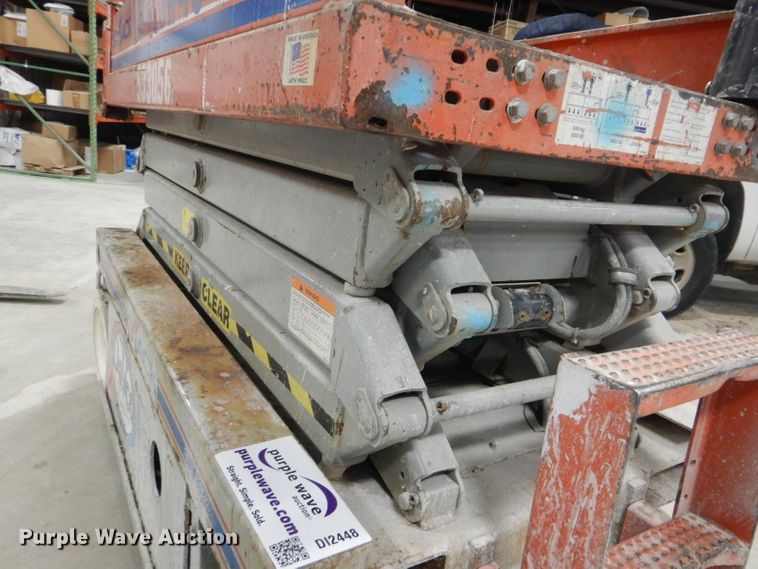 image for item DI2448 2004 Skyjack SJIII 3219 scissor lift