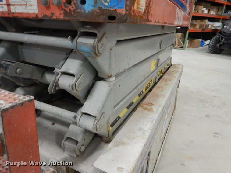 image for item DI2448 2004 Skyjack SJIII 3219 scissor lift