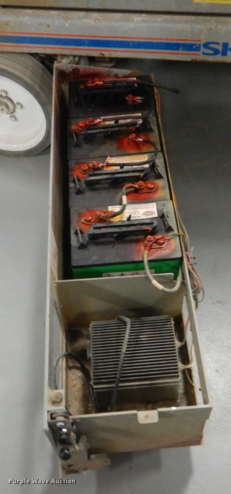 image for item DI2449 2010 Skyjack SJIII 4632 scissor lift