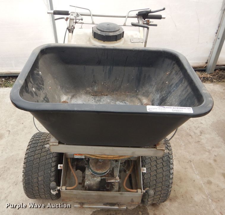 image for item DI9227 Fertilizer spreader/sprayer