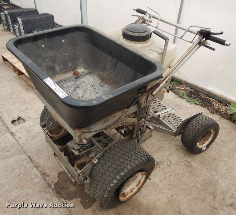 image for item DI9227 Fertilizer spreader/sprayer