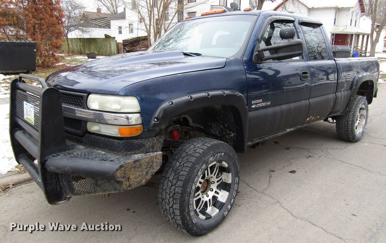 image for item FD9340 2001 Chevrolet Silverado 2500HD Ext. Cab pickup truck