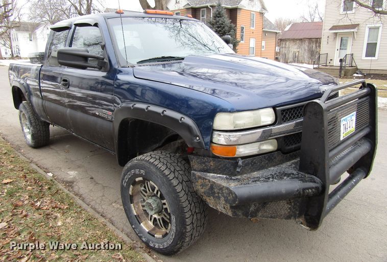 image for item FD9340 2001 Chevrolet Silverado 2500HD Ext. Cab pickup truck