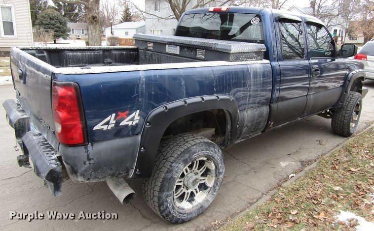 image for item FD9340 2001 Chevrolet Silverado 2500HD Ext. Cab pickup truck