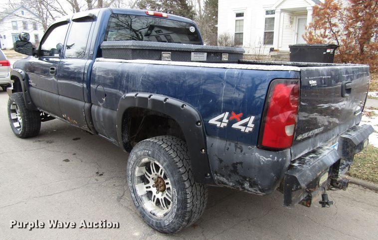 image for item FD9340 2001 Chevrolet Silverado 2500HD Ext. Cab pickup truck