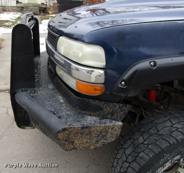 image for item FD9340 2001 Chevrolet Silverado 2500HD Ext. Cab pickup truck