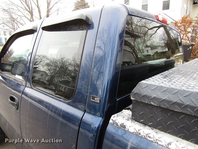 image for item FD9340 2001 Chevrolet Silverado 2500HD Ext. Cab pickup truck