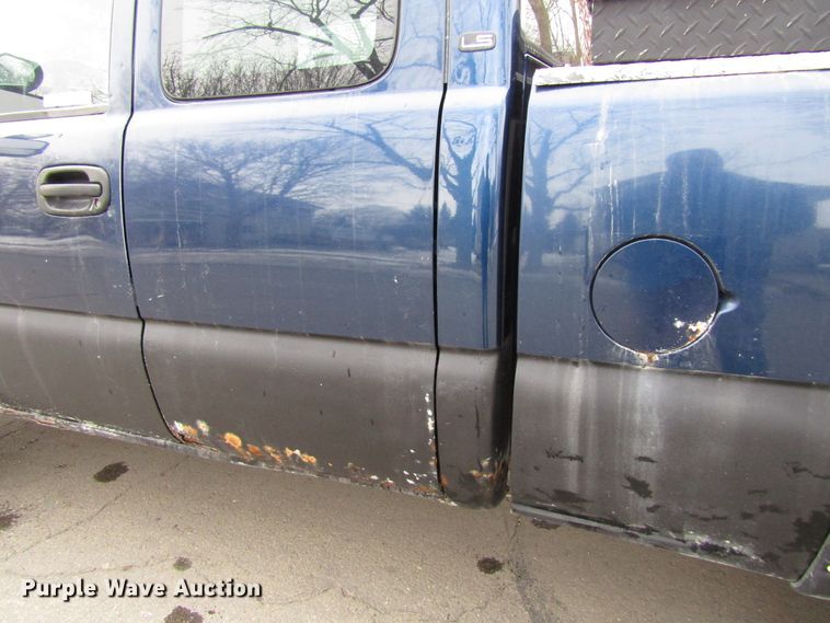 image for item FD9340 2001 Chevrolet Silverado 2500HD Ext. Cab pickup truck