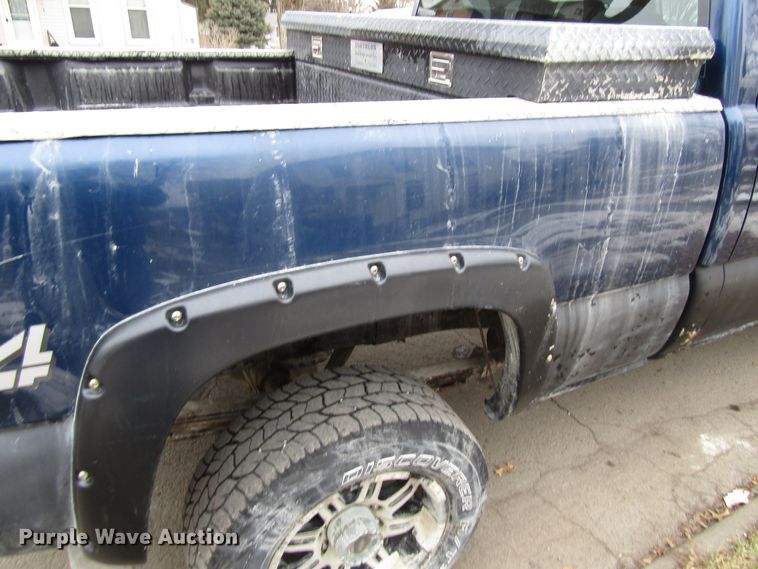 image for item FD9340 2001 Chevrolet Silverado 2500HD Ext. Cab pickup truck