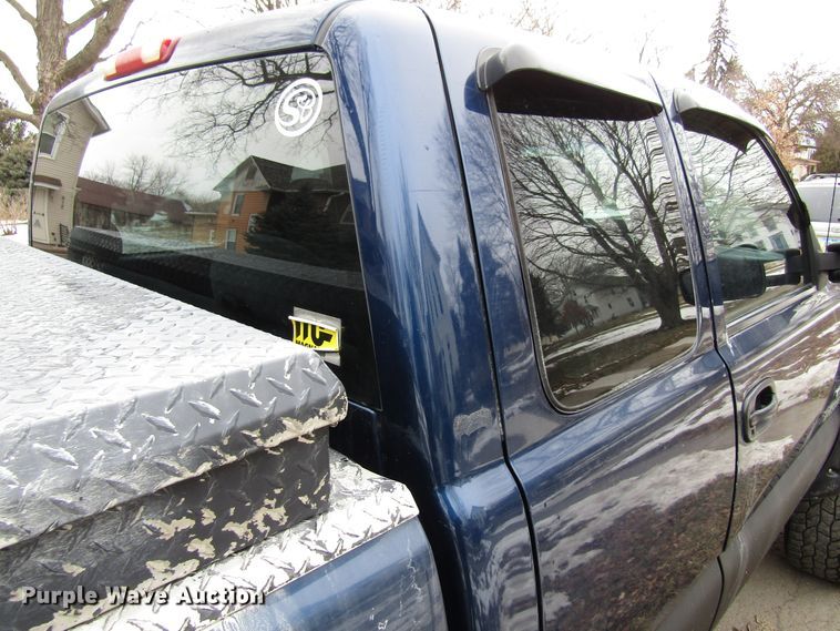 image for item FD9340 2001 Chevrolet Silverado 2500HD Ext. Cab pickup truck