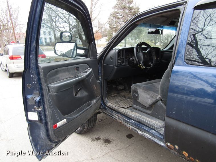 image for item FD9340 2001 Chevrolet Silverado 2500HD Ext. Cab pickup truck