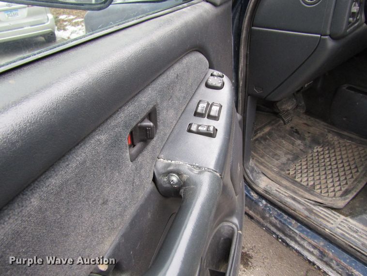 image for item FD9340 2001 Chevrolet Silverado 2500HD Ext. Cab pickup truck