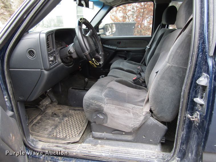 image for item FD9340 2001 Chevrolet Silverado 2500HD Ext. Cab pickup truck