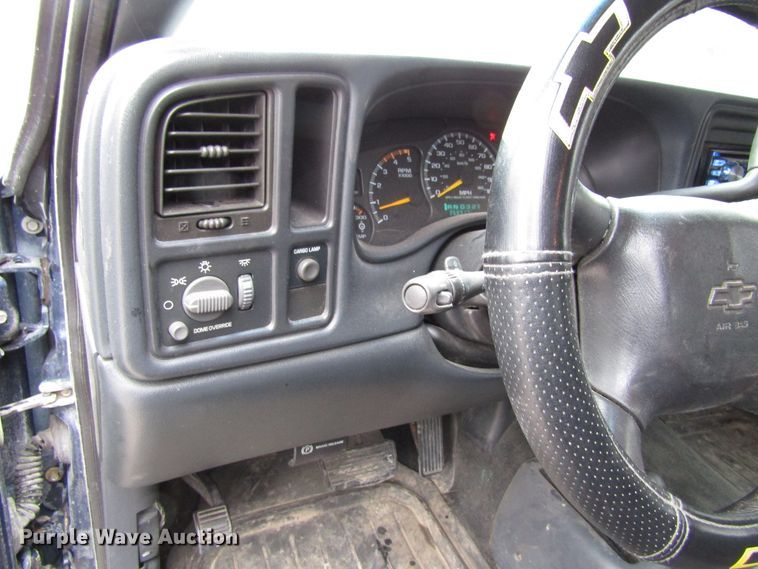 image for item FD9340 2001 Chevrolet Silverado 2500HD Ext. Cab pickup truck