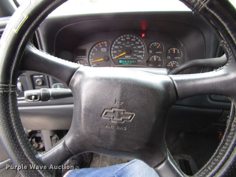 image for item FD9340 2001 Chevrolet Silverado 2500HD Ext. Cab pickup truck