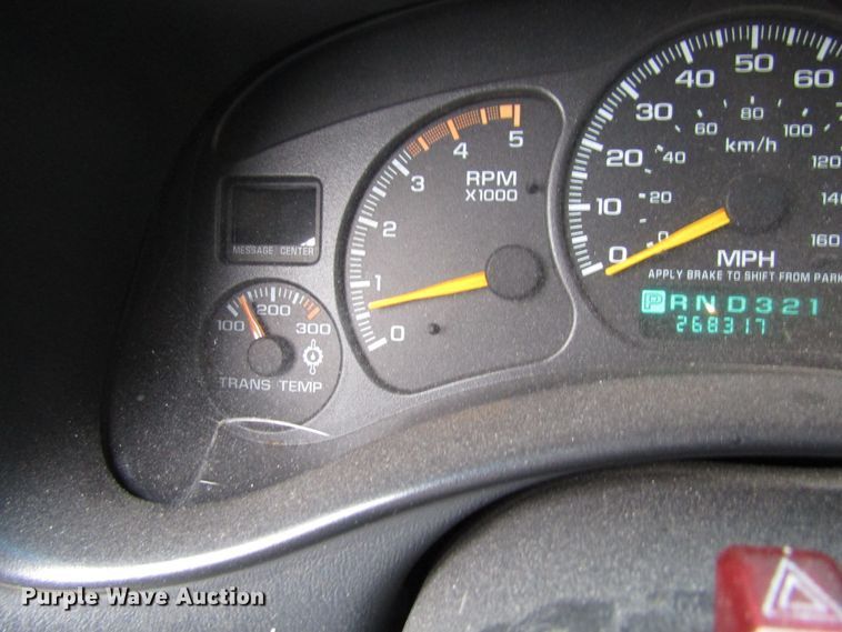 image for item FD9340 2001 Chevrolet Silverado 2500HD Ext. Cab pickup truck