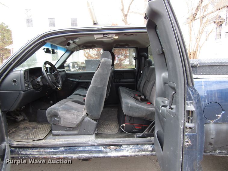 image for item FD9340 2001 Chevrolet Silverado 2500HD Ext. Cab pickup truck