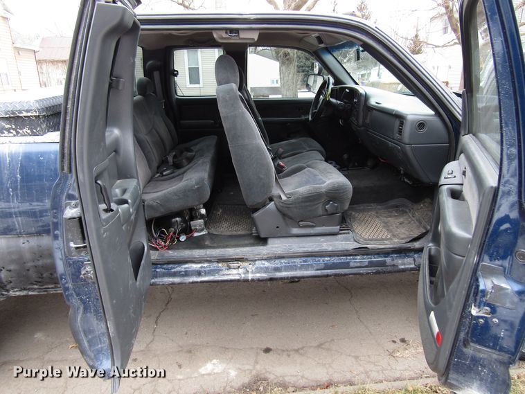 image for item FD9340 2001 Chevrolet Silverado 2500HD Ext. Cab pickup truck